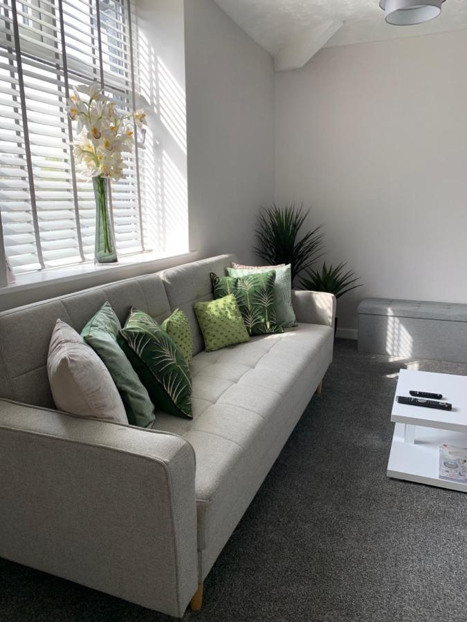 Farnworth The Greens Apartment מראה חיצוני תמונה