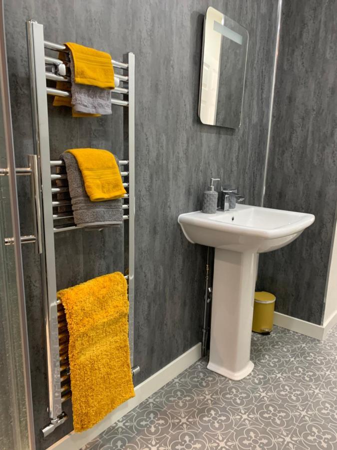 Farnworth The Greens Apartment מראה חיצוני תמונה
