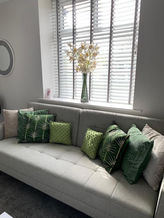 Farnworth The Greens Apartment מראה חיצוני תמונה