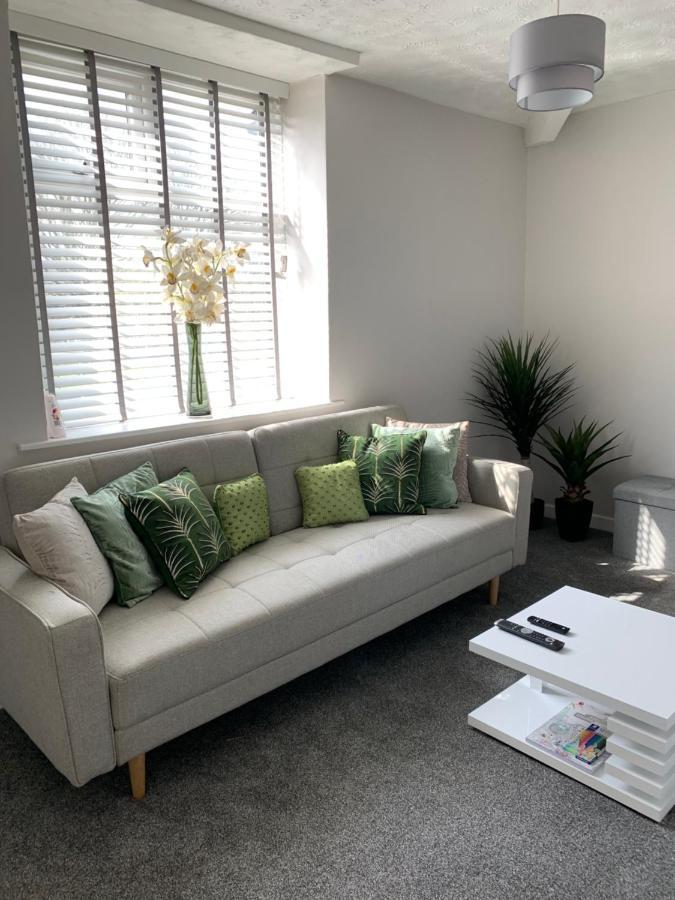 Farnworth The Greens Apartment מראה חיצוני תמונה