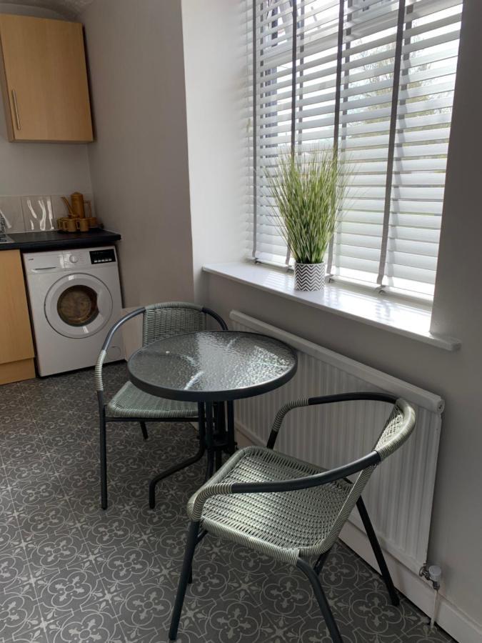 Farnworth The Greens Apartment מראה חיצוני תמונה