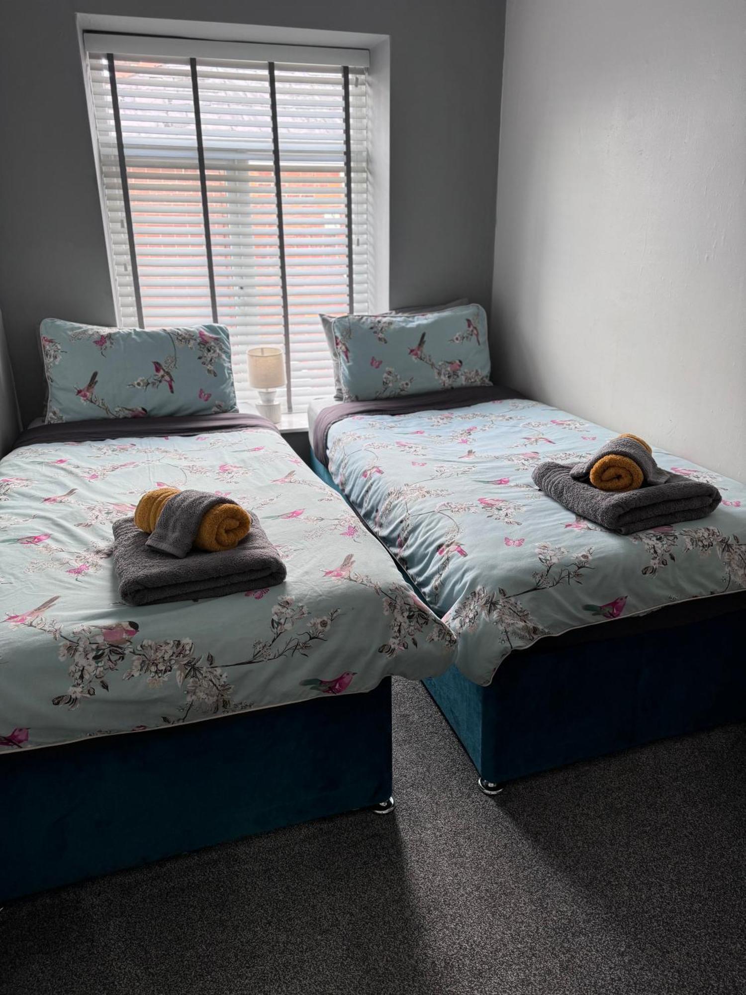 Farnworth The Greens Apartment מראה חיצוני תמונה